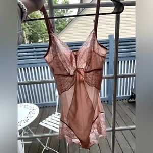 Spanx lace shaper wear in dusty pink size M good condition